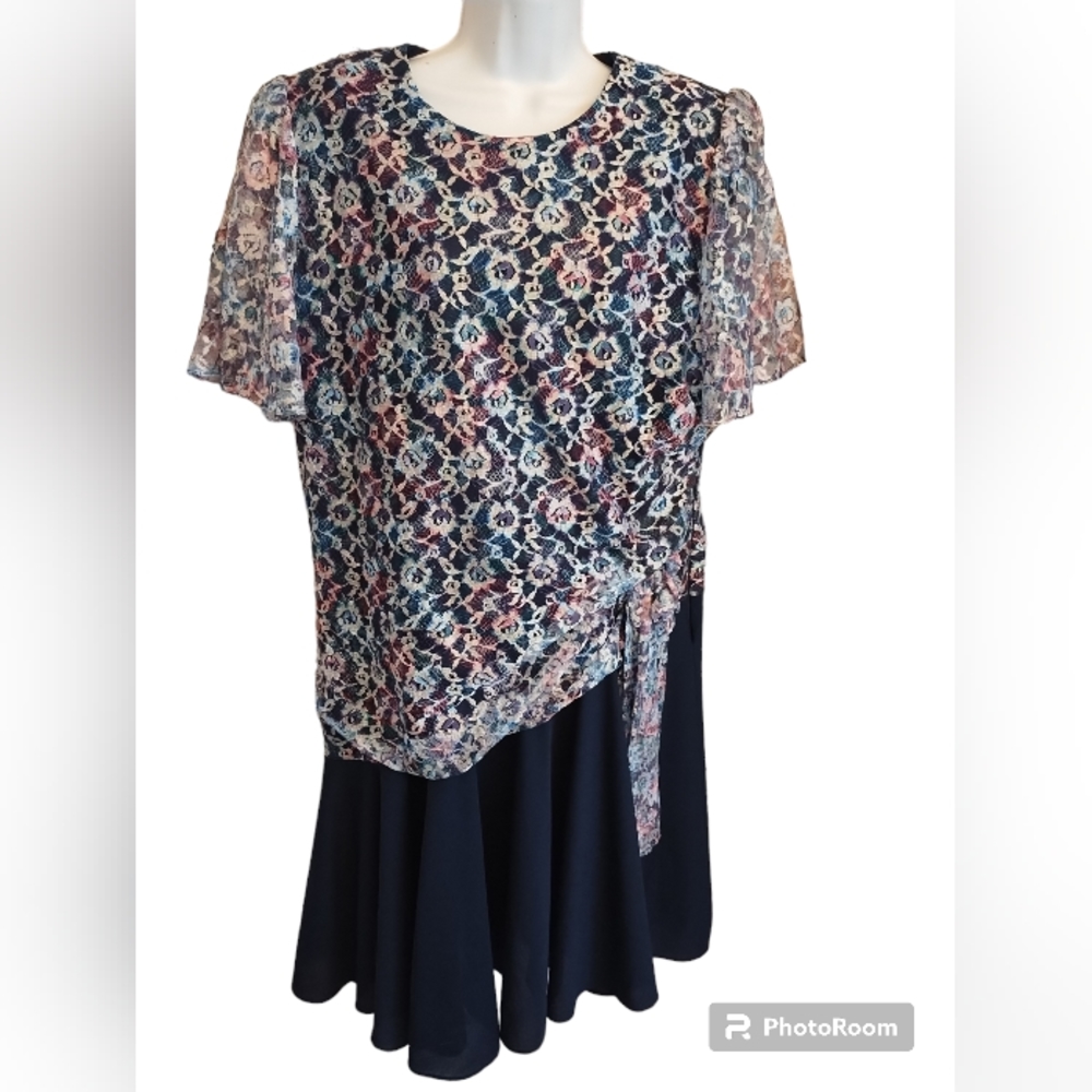 Risa Ann New York lacy floral print midi dress.